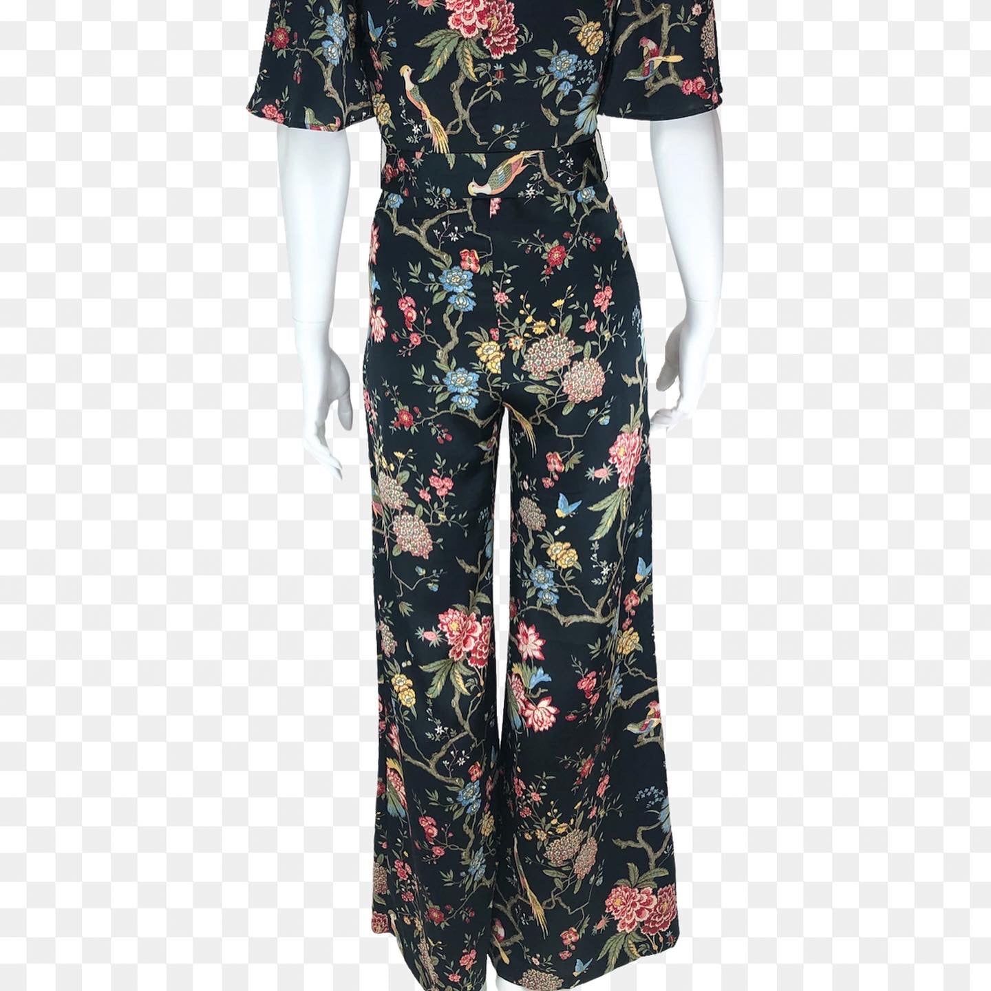 Size 4 will stretch up to size 6